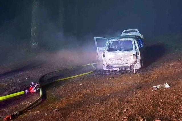 Auto brennt am Kandel – ein Schwerverletzter