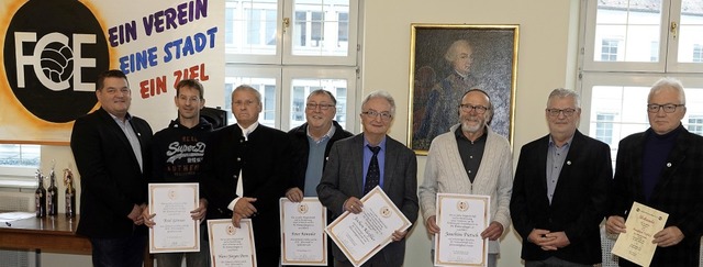 Der FC Emmendingen ehrte in einer Feie...etsch, Dieter Rees und Manfred Voler.  | Foto: Dieter Erggelet