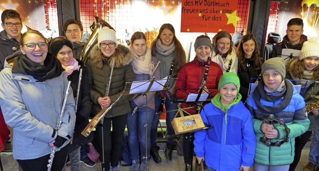 Die Jungmusiker aus Drlinbach musizie... Gunsten des Kinderhauses Mnchweier.   | Foto: Roland Fischer