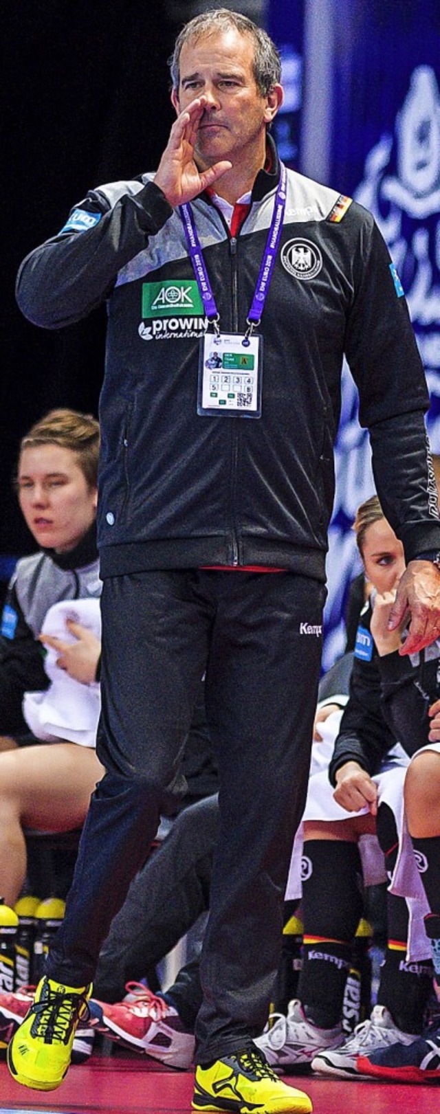 Niederlndischer Coach in Diensten der deutschen Handball-Frauen: Henk Groener   | Foto: dpa