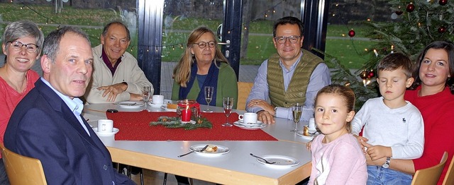 Simone Golling-Imlau und Ingo Fritz vo...Steffens und seiner Familie (rechts).   | Foto: Barbara Puppe