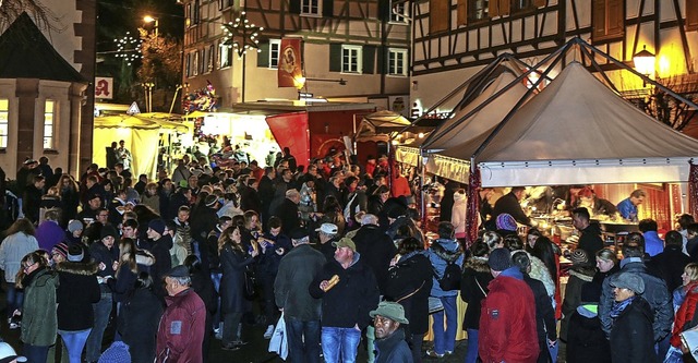 Die Innenstadt war beim Weihnachtsmarkt rappelvoll.   | Foto: Sandra Decoux-Kone