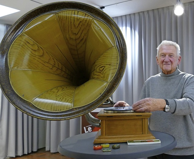 Werner Bche am Trichtergrammophon   | Foto: Martina David-Wenk