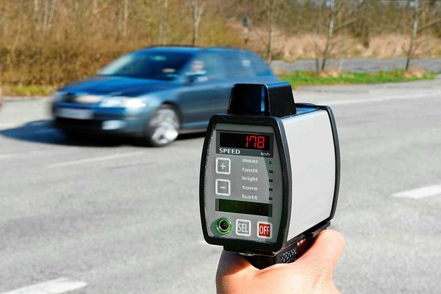 Wer Hchstgeschwindigkeit fhrt, muss ...euen Paragraphen rechnen (Symbolbild).  | Foto: benjaminnolte  (stock.adobe.com)
