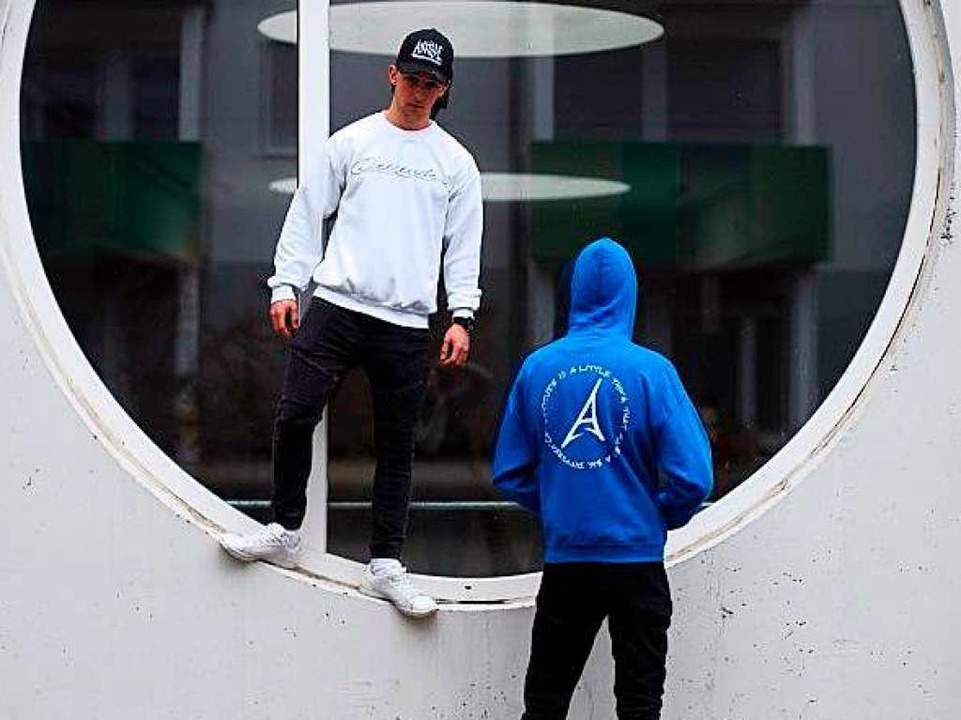 In der Kollektion gibt es auch Hoodies  | Foto: privat