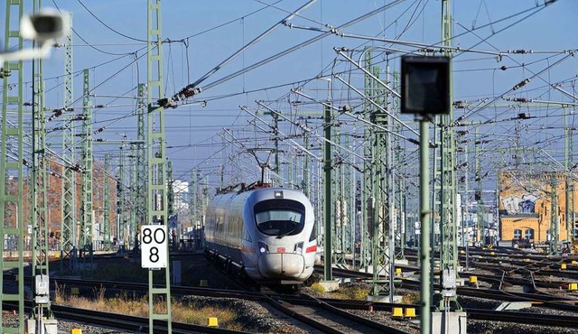 Der Tarifkonflikt beherrscht derzeit die Deutsche Bahn.   | Foto: DPA