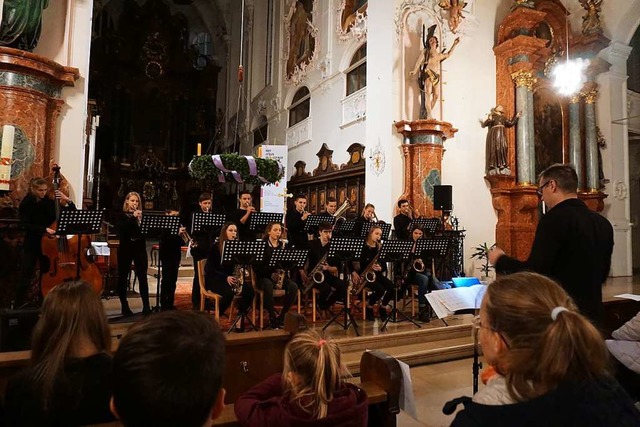 Swingende Arrangements: Die Bigband un...tstark vorgetragenen Weihnachtslieder.  | Foto: Hans-Jrgen Sackmann