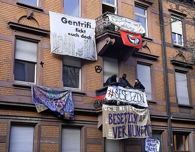 Die Polizei rumte das besetzte Haus im Sthlinger noch am Samstag.    | Foto: Thomas Kunz