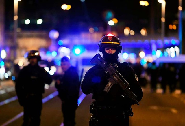 Straenblockade der franzsischen Poli... Nhe ist Chrif C. erschossen worden.  | Foto: AFP