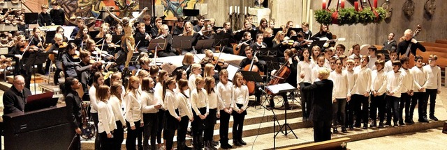 Beim groen Finale mit Orchester und U...zertbesucher eingeladen, mit zu singen  | Foto: Markus Zimmermann