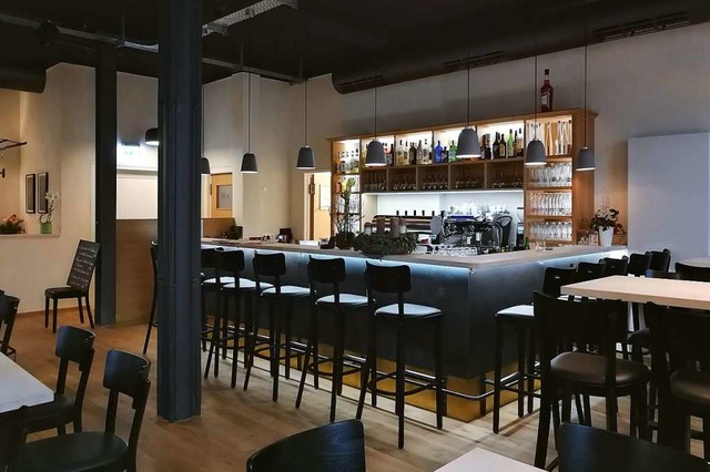Neugestaltete Theke und Bar im seit 10. November erffneten Johann in der Wiehre  | Foto: Anika Maldacker
