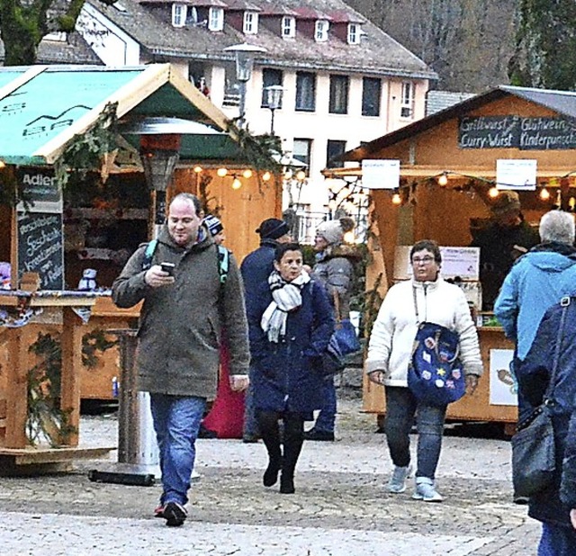 Fr den Bummel ber den Weihnachtsmark...ochenende kein Regenschirm notwendig.   | Foto: Sebastian Barthmes