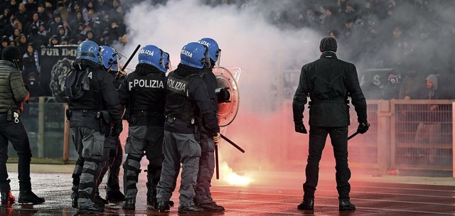 Polizeieinsatz im Stadion in Rom   | Foto: dpa