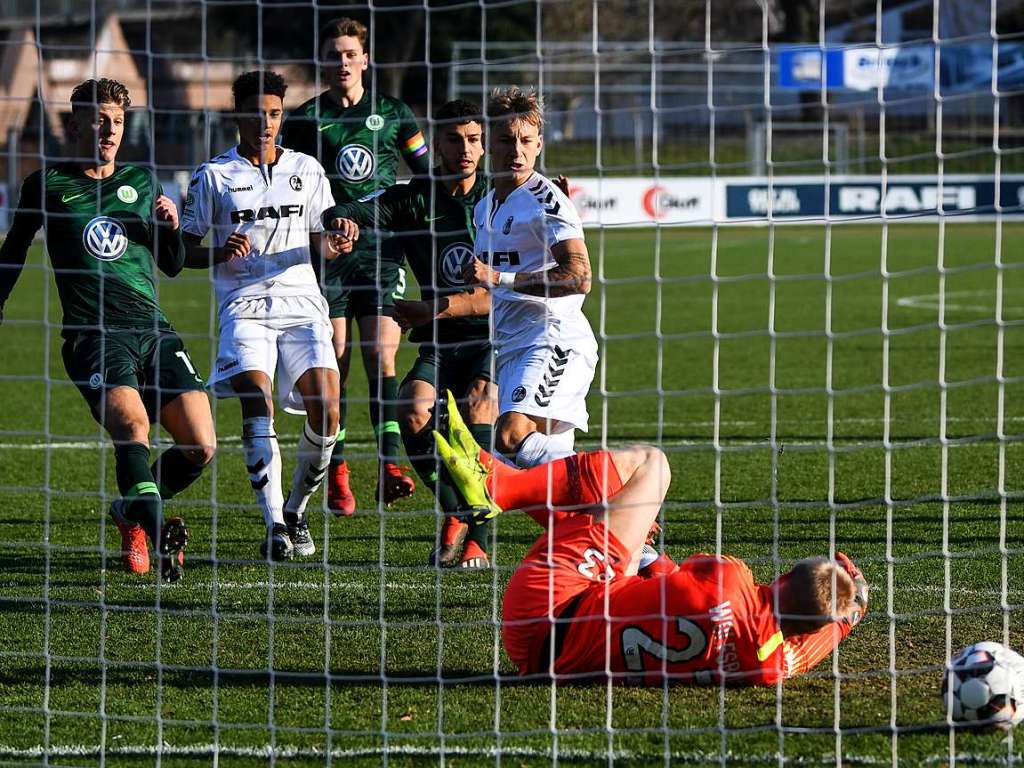 Sascha Risch trifft per Elfmeter zum 2:1.