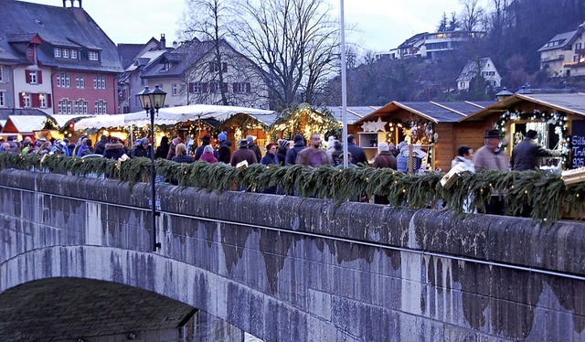 Von Freitag bis zum heutigen Sonntag g...renzberschreitende Altstadtweihnacht.  | Foto:  Siebold