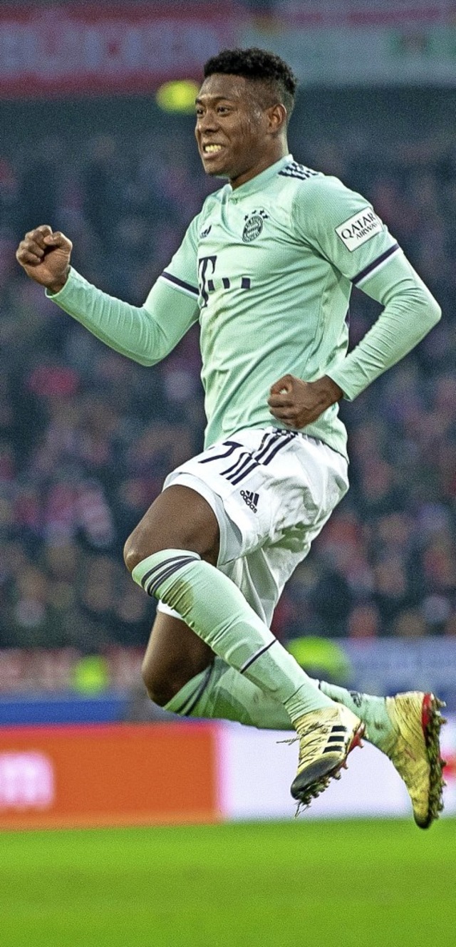 David Alaba feiert sein Tor zum 2:0 gegen Hannover.   | Foto:  DPA