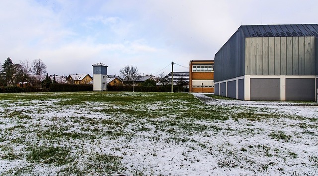 Hinter der Festhalle soll die neue Kita gebaut werden.   | Foto: Olaf Michel