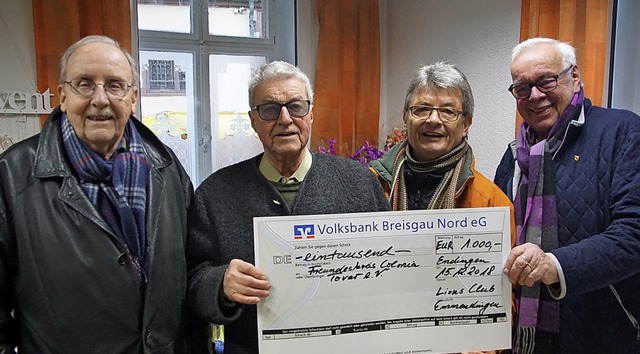 Der Lions-Club hat 1000 Euro an den Fr...Schtt, Bernd Meyer und Werner Fross.   | Foto: Ilona Hge