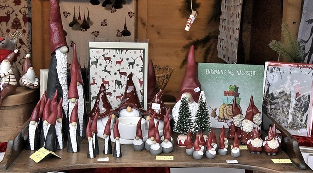 Weihnachtliches, Kunsthandwerk und Sel...ger Konkurrenz mit Krmermarktartikeln  | Foto: Markus Zimmermann