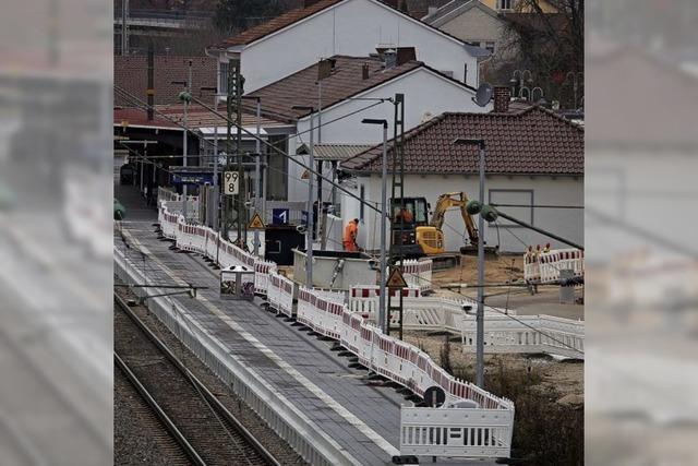 Am Bahnhof wird bis in den Herbst gebuddelt