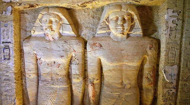 Reliefstatuen sind in dem krzlich fre...sters von Knig Neferirkare zu sehen.   | Foto: dpa