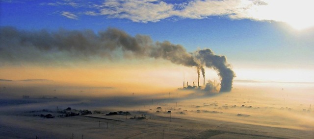 Kohlekraftwerk im Kosovo: Die Energieg...nden Jahren deutlich reduziert werden.  | Foto: Kandis (photocase.de)