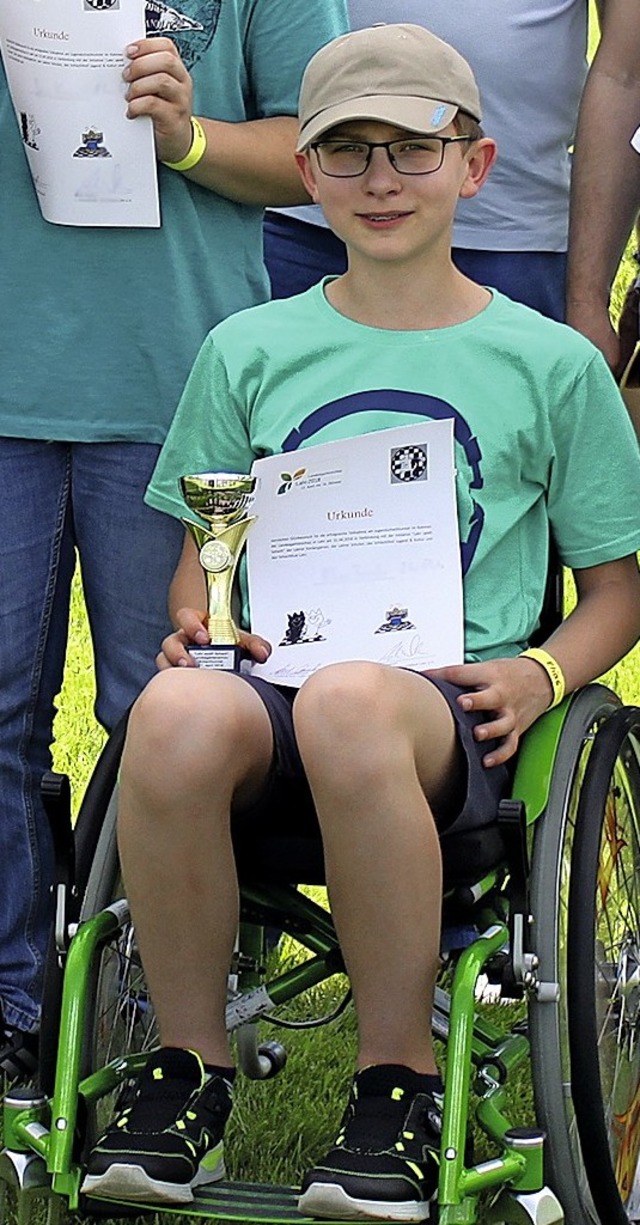 Elias mit Pokal   | Foto: privat