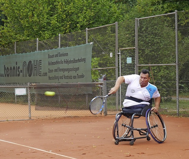 Alexander Subat in Aktion. Hier spielt...dem ersten Badischen Rollstuhlcup.      | Foto: lukas mller/adobe.com
