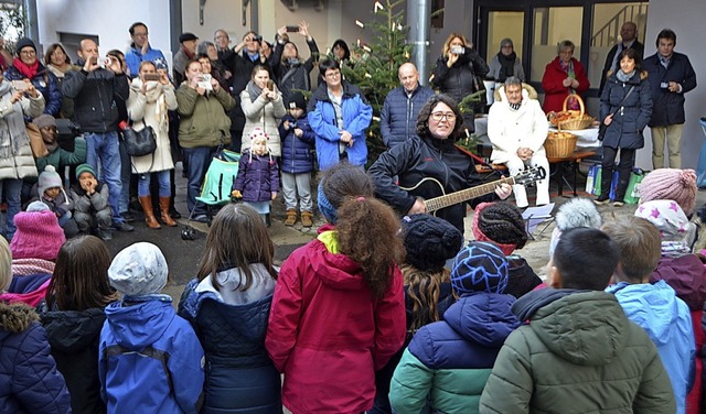 &#8222;Feliz Navidad&#8220; sang der Chor der Fritz-Boehle-Schule.  | Foto: Walser