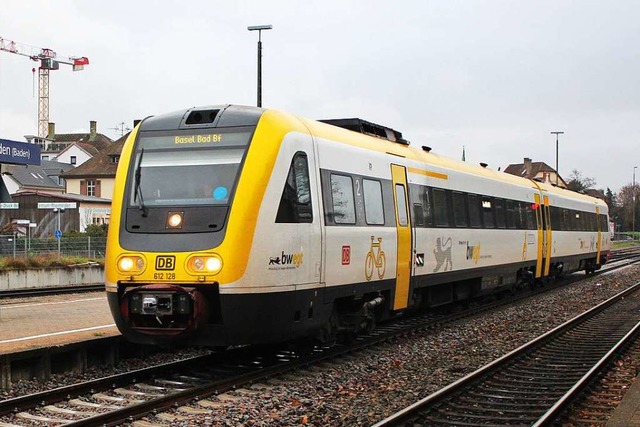 Ein Interregio-Express der Baureihe 61...er Einfahrt in den Bahnhof Rheinfelden  | Foto: Rolf Reimann