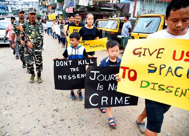 Kinder von Journalisten sowie Medienve...walt gegen Journalisten in der Region.  | Foto: dpa
