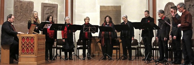 Das Gesangsensemble Cappella Piccola u...n Bartels und Stefan Pll an der Orgel  | Foto: Georg Vo