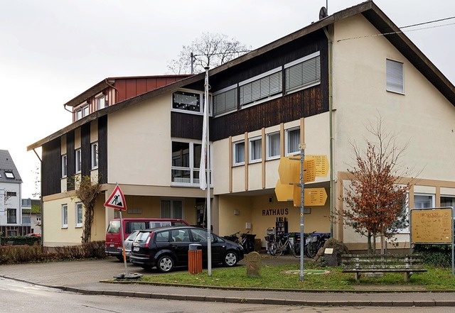 Das Gebude der Ortsverwaltung Buchhol...e ein Mehrfamilienhaus gebaut werden.   | Foto: Rothermel