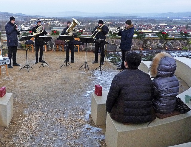 Zum stimmungsvollen Weihnachtszauber i...auch das Brass-Quintett aus Kiew bei.   | Foto: Christine Weirich