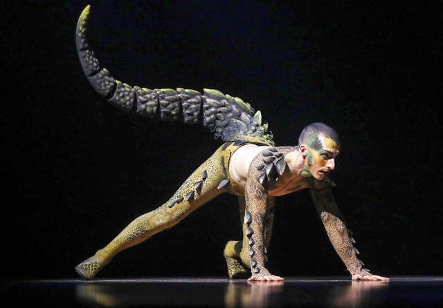 Zirkustier einmal anders: ein Mitglied des Cirque du Soleil aus Kanada  | Foto: Mario Ruiz (Imago/Agencia EFE)