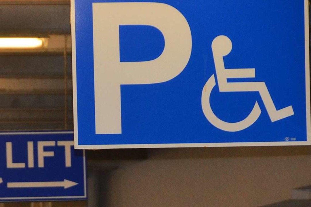 Auf einem Behindertenparkplatz haben Diebe ihr Opfer gesucht.  | Foto: Ingrid Böhm-Jacob