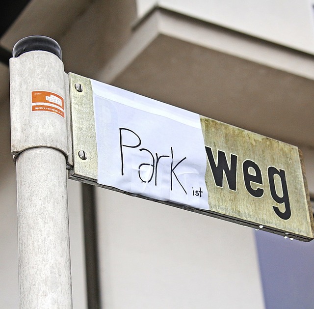 &#8222;Park ist weg&#8220;: Mit Sarkas... auf die Entwicklung am Brennet-Park.   | Foto: Anja Bertsch