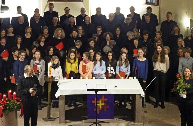 Fr ihr gelungenes Adventskonzert wurd...ist Helmut Scherer gebhrend gefeiert.  | Foto: Anne Freyer