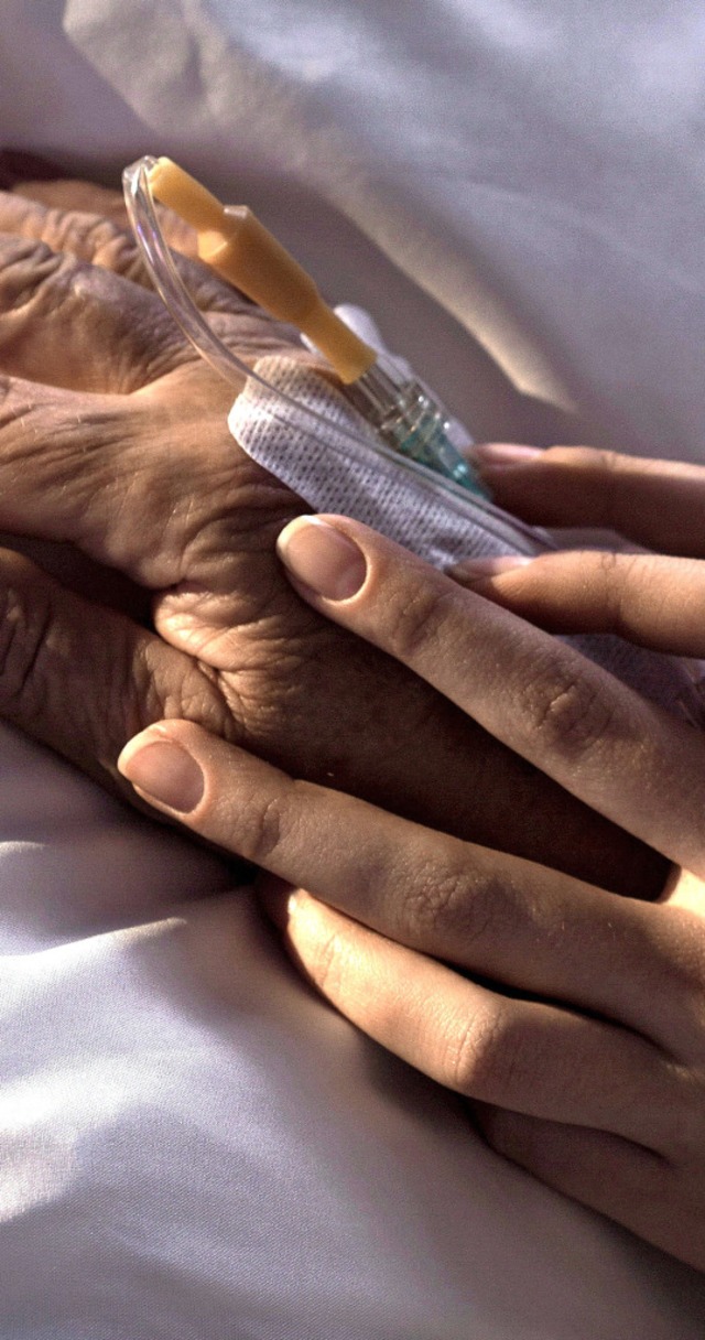Zuwendung fr todkranke Menschen &#821...s, was die Hospizbewegung ermglicht.   | Foto: Adobe.com