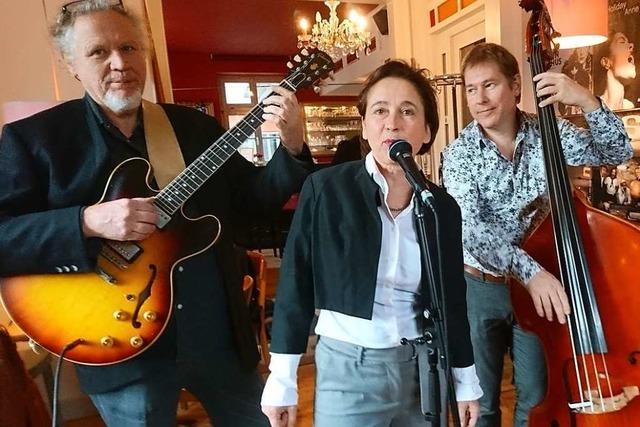 Anne Ehmke singt Billie Holiday im Nellie Nashorn in Lrrach