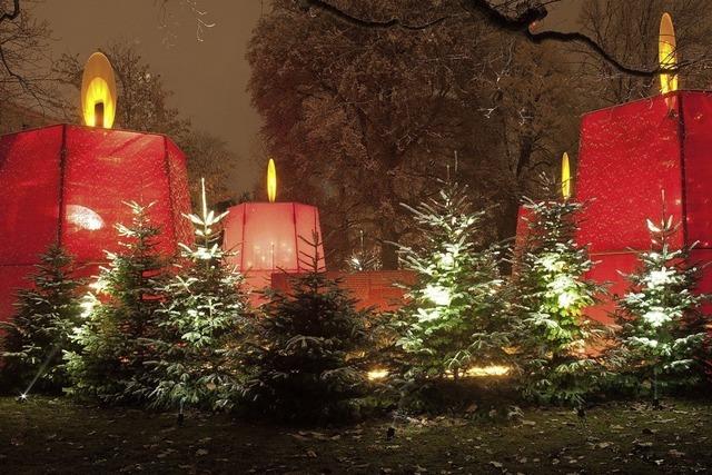 Begehbarer Adventskranz im Weihnachtspark des Basler Claraspitals