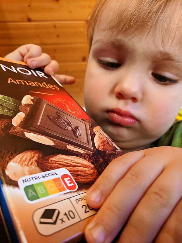 Schokolade ist auf der Nutri-Score-Skala nur E, also nicht so gesund.  | Foto: Mirjam Stckel