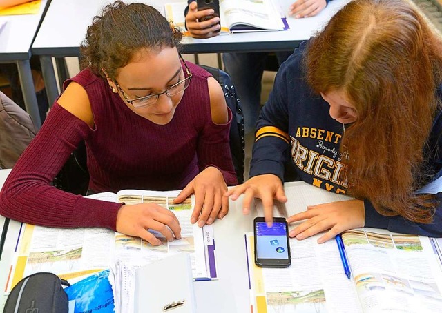 Unterricht mit dem Smartphone war ein ...sie per Abstimmung durchgesetzt haben.  | Foto: Ingo Schneider