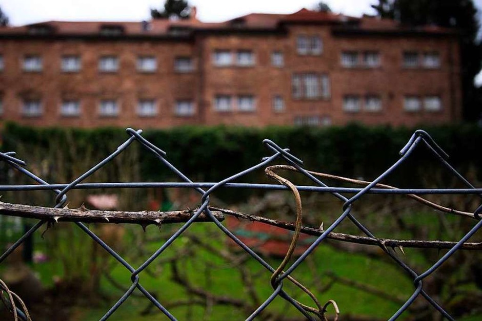 Das Emmendinger Gefängnis hinter dem Amtsgerichtsgebäude wurde um das Jahr 1900 erbaut. (Foto: Patrik Müller) Das Emmendinger Gefängnis hinter dem Amtsgerichtsgebäude wurde um das Jahr 1900 erbaut. (Foto: Patrik Müller)