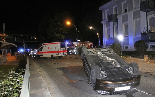 Ein Verkehrsunfall vor zwei Jahren in ...istenten und einem Notfallsanitter.    | Foto: Wilhelm Bartler