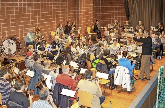 Der Musikverein Grafenhausen probt unt... in der Schwarzwaldhalle stattfindet.   | Foto: Chris Seifired