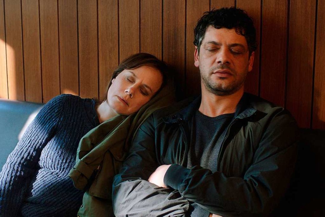 Die Kommissare Franziska Tobler (Eva L...a Weber (Carlo Ljubek) sind bermdet.  | Foto: SWR