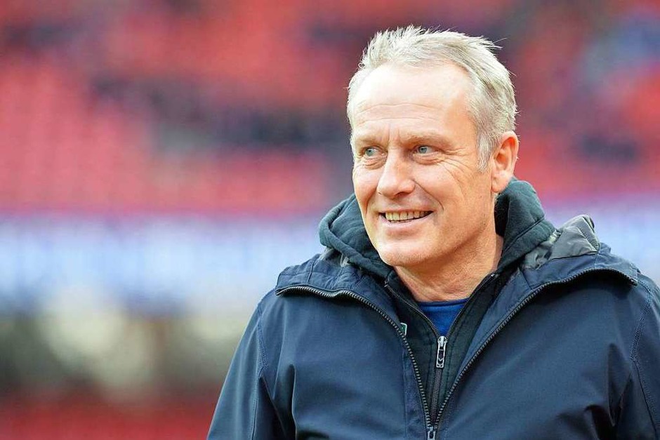 Christian Streich weiß es scheinbar schon vor dem Spiel: Der SC Freiburg gewinnt am 17. Spieltag gegen Nürnberg. (Foto: dpa) Christian Streich weiß es scheinbar schon vor dem Spiel: Der SC Freiburg gewinnt am 17. Spieltag gegen Nürnberg. (Foto: dpa)