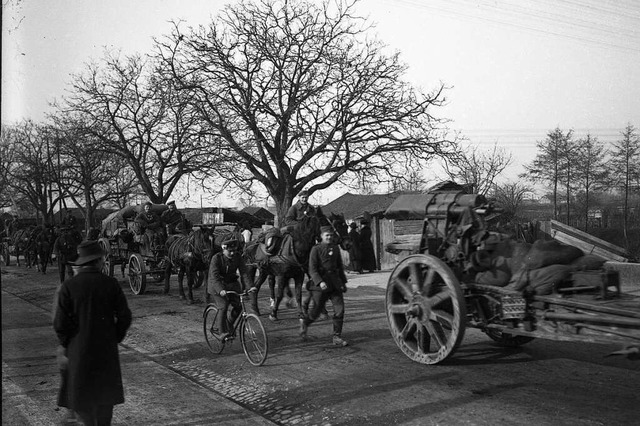 Einzug der von der Front heimkehrenden Truppen nach Freiburg im November 1918  | Foto: Stadtarchiv, M 734/10468