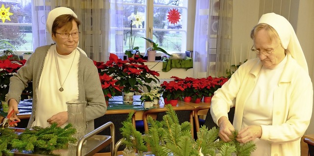 Jeder feiert Weihnachten auf seine Wei...Schwester Elisabeth (links)<ppp></ppp>  | Foto: Martin Pfefferle
